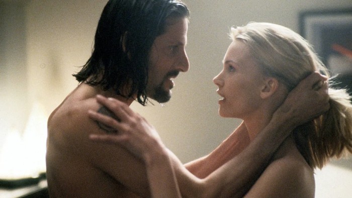 Anthonty Guidera dan Natasha Henstridge dalam film Species (1995).