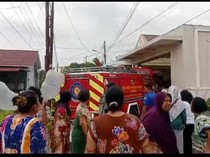 Momen Emak-emak Protes Mobil Damkar Kirim Air ke Rumah Kadis di Medan