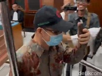 Video: Sosok Tonny yang Duitnya Rp 1,2 M Digasak Terapis Spa Muncul di Sidang