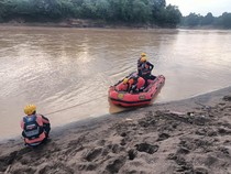 Bocah 8 Tahun Hanyut Saat Berenang di Sungai Batang Tembesi Sarolangun