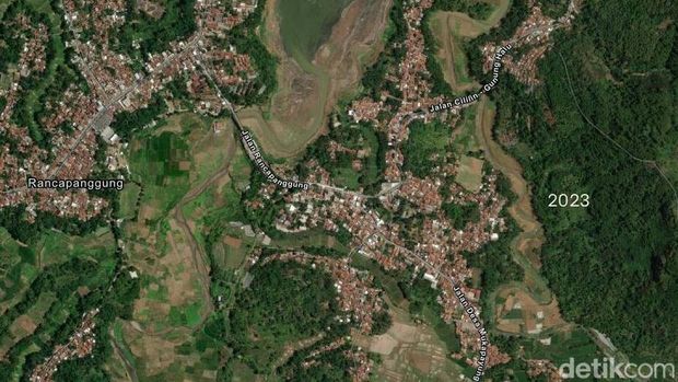 Timelapse eceng gondok di Sungai Citarum tepatnya di Rancapanggung, Cililin, Kabupaten Bandung Barat