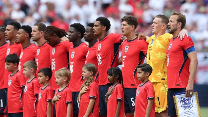 Soccer Football - International Friendly - England v New Zealand - Raymond James Stadium, Tampa, Florida, U.S. - June 6, 2026 Englands Harry Kane and teammates line up during the national anthems before the match IMAGN IMAGES via Reuters/Nathan Ray Seebeck     TPX IMAGES OF THE DAY