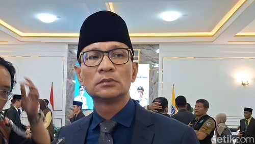 Wali Kota Mataram Mohan Roliskana.