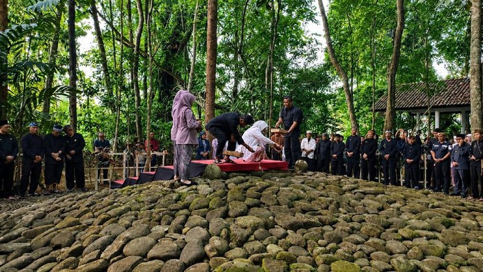 Ziarah ke leluhur Ciamis.
