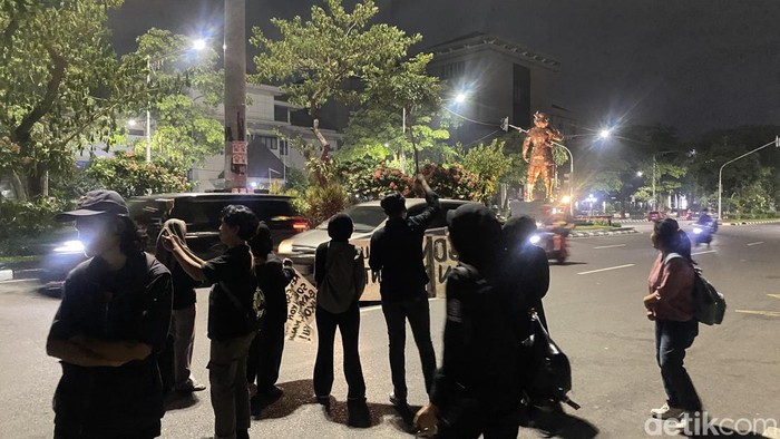 Aksi Kamisan Semarang di depan Kantor DPRD Jateng, Jalan Pahlawan, Kecamatan Semarang Selatan, Kota Semarang, Kamis (11/6/2026).