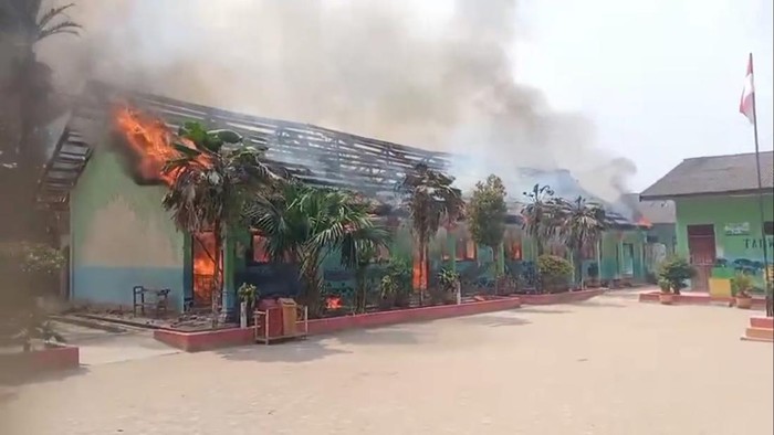 Bangunan SD di Tulang Bawang Barat terbakar