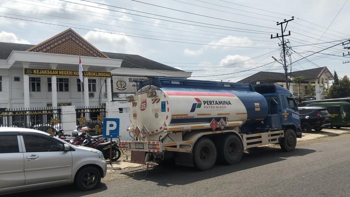 Barang bukti truk tangki BBM yang dirampok di Muratara.