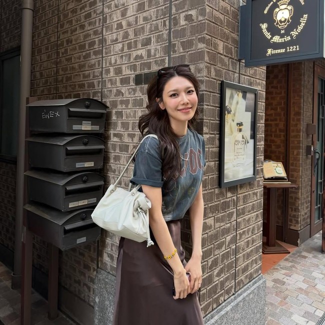 Unggahan terbaru Sooyoung banjir komentar dan likes. Personel SNSD itu menuai sorotan lantaran membagikan foto-fotonya di Jepang sehari sebelum dikabarkan putus dari bintang drama Korea Hospital Playlist, Jung Kyung Ho. Foto: dok. Instagram @sooyoungchoi