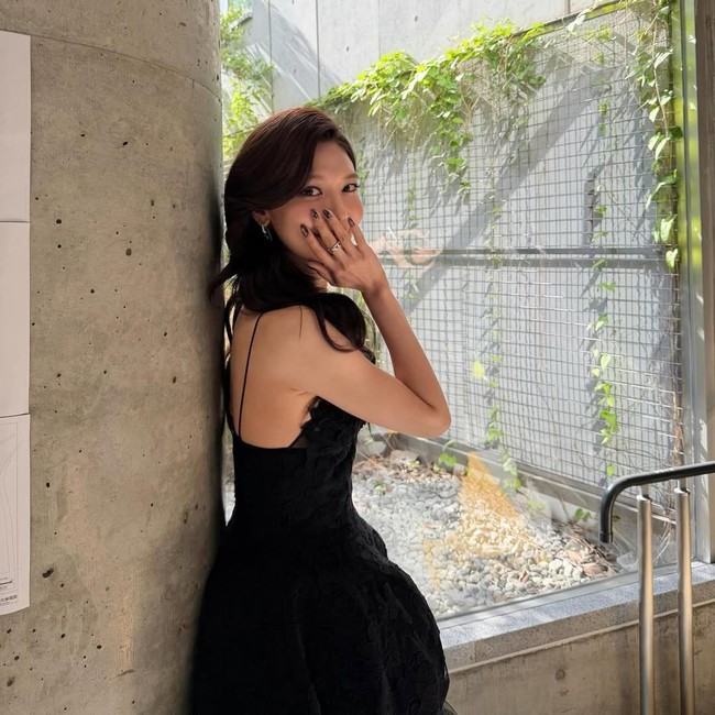 “Sist, r u okay? Take ur time ya 🥺🥺” “AYO KITA CARI COWO YANG LEBIH BAIK LAGI,” “Aku yang patah hati😭” komentar sejumlah fans membayangkan 14 tahun hubungannya kandas. Foto: dok. Instagram @sooyoungchoi