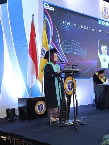 Foto Miranti Bulia saat pidato.