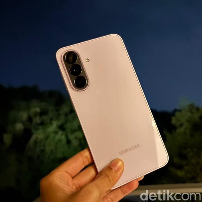 Potret Malam Braga Bandung dengan Galaxy A37 5G, Hasilnya Memukau