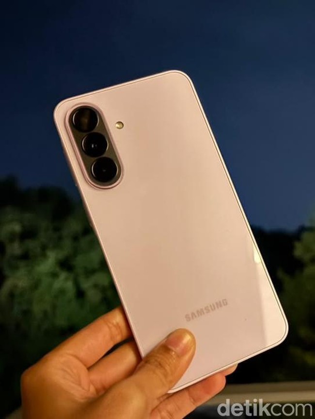 Potret Malam Braga Bandung dengan Galaxy A37 5G, Hasilnya Memukau