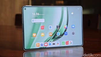Huawei MatePad Mini menggunakan layar Flexible OLED PaperMatte yang dirancang untuk mengurangi pantulan cahaya saat digunakan di dalam maupun luar ruangan. Foto: Adi FR/detikINET