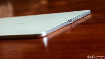 Meski hadir dengan bodi super tipis 5,2 mm, Huawei MatePad Mini tetap dibekali baterai berkapasitas besar untuk menunjang aktivitas seharian. Foto: Adi FR/detikINET