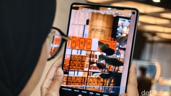 Tablet ini dibekali kamera utama 50 MP dan kamera ultra-wide 8 MP. Foto: Adi FR/detikINET