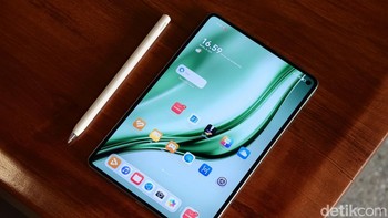 MatePad Mini mendukung Huawei M-Pencil generasi ketiga untuk kebutuhan mencatat dan menggambar. Foto: Adi FR/detikINET