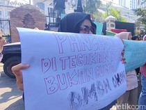 Kericuhan SPMB Jabar 2026: Ibu-ibu Protes Sistem PCMB di DPRD