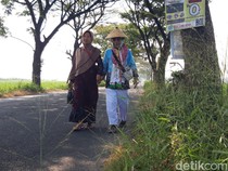 Penuhi Nazar, Jemaah Haji Pulang Jalan Kaki 34 Km dari Asrama Boyolali ke Semarang