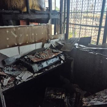 Kebakaran terjadi di gedung sekolah MTs di wilayah Cakung, Jaktim. Petugas damkar telah memadamkan api. Kebakaran dipicu korsleting. (dok Damkar DKI) aa