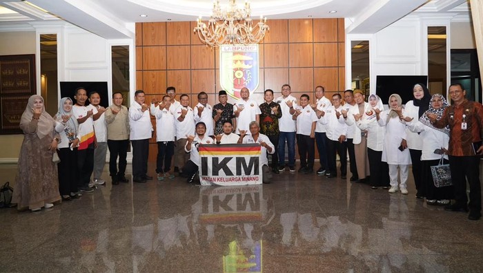 Ketua Umum DPP Ikatan Keluarga Minang (IKM) Andre Rosiade memimpin audiensi dengan Gubernur Lampung Rahmat Mirzani Djausal untuk memperkuat kolaborasi. (Dok istimewa).