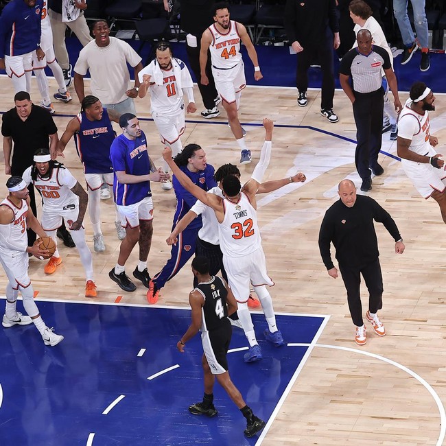 Knicks Bangkit dari Defisit 29 Poin, Taklukkan Spurs dan Dekati Gelar NBA