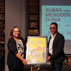 Bayu Oktara Rilis Buku Perdana, Cerita Momen Kehilangan Laptop di Jerman