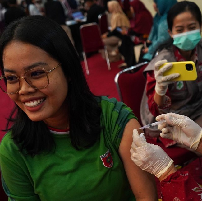 Lawan Kanker Serviks, Ratusan Warga Makassar Antusias Ikut Vaksinasi HPV