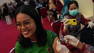 Lawan Kanker Serviks, Ratusan Warga Makassar Antusias Ikut Vaksinasi HPV