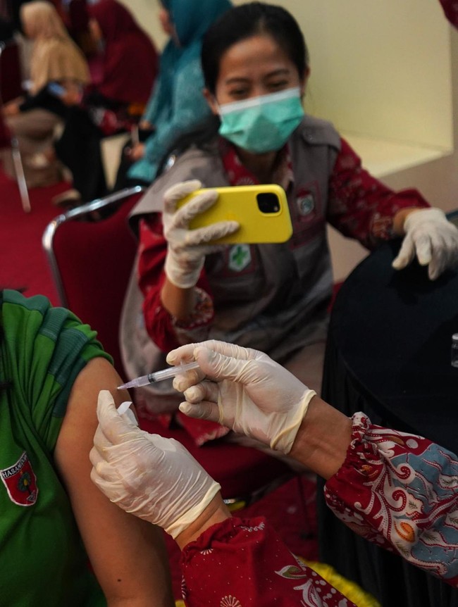 Lawan Kanker Serviks, Ratusan Warga Makassar Antusias Ikut Vaksinasi HPV