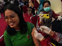 Lawan Kanker Serviks, Ratusan Warga Makassar Antusias Ikut Vaksinasi HPV
