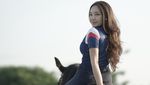 Potret Anggun Manda Cello di Atas Pelana