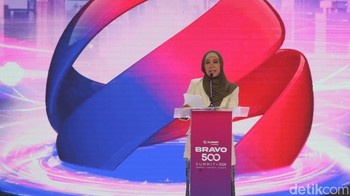 Menteri Komunikasi dan Digital (Menkomdigi) Meutya Hafid memberikan sambutan dalam pembukaan XLSmart Bravo 500 Summit 2026 di Jakarta, Kamis (11/6/2026). XLSmart Bravo 500 Summit 2026 hadir menawarkan inovasi solusi teknologi untuk industri.