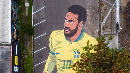 Mural Raksasa Neymar Semarakkan Demam Piala Dunia