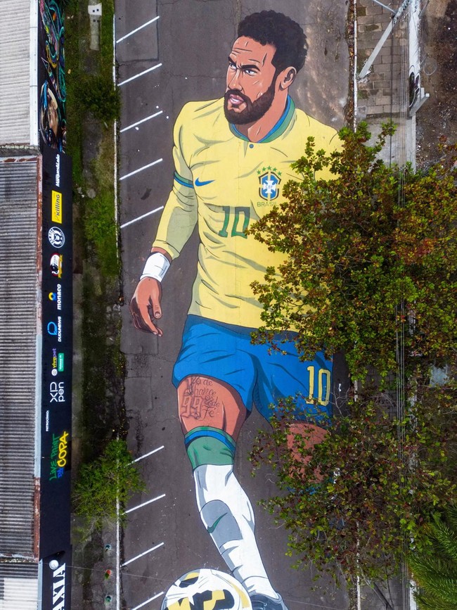 Mural Raksasa Neymar Semarakkan Demam Piala Dunia