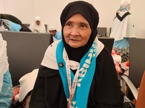 Nenek Jumaria, Buruh Tani Sebatang Kara yang Pulang Haji Bawa Sekoper Cinta