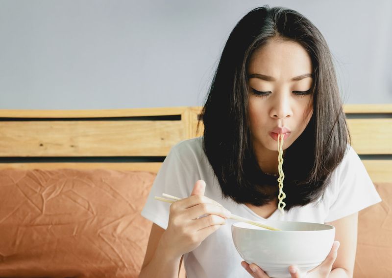 Ngeri! Wanita Ini Hampir Tewas karena Main Hulahop 30 Menit Usai Makan