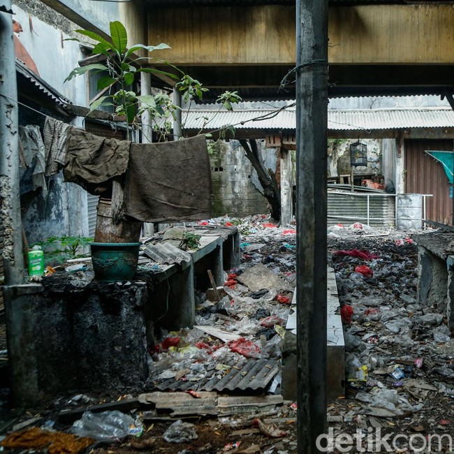 Pasar Pedurenan Baru Kian Sepi, Kios Kosong Berubah Jadi Tempat Sampah