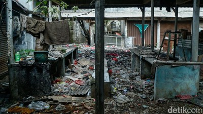 Pasar Pedurenan Baru Kian Sepi, Kios Kosong Berubah Jadi Tempat Sampah