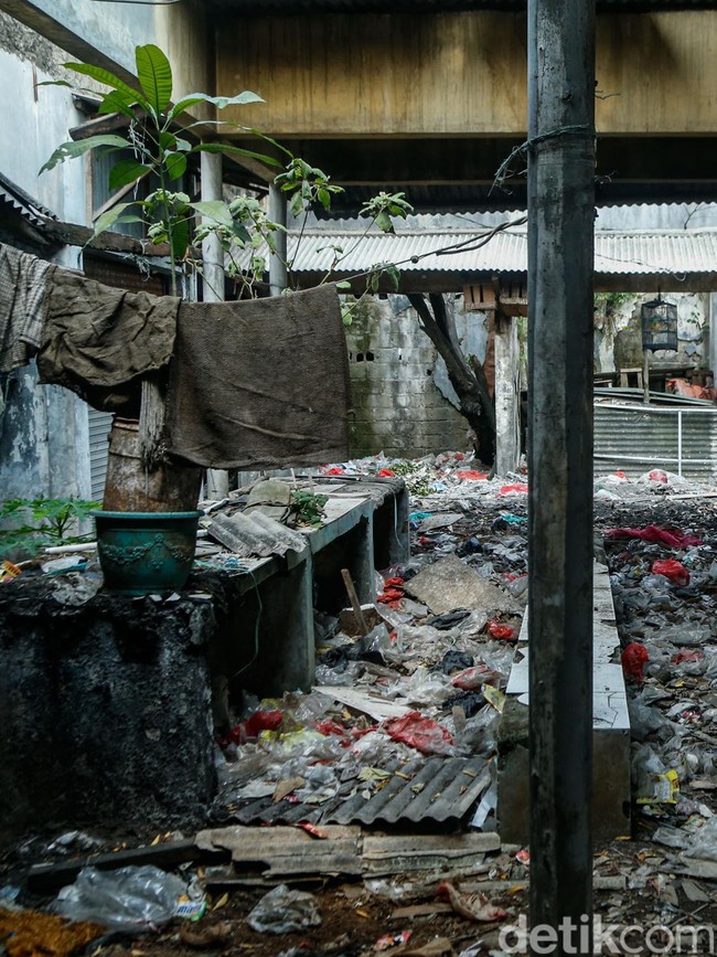 Pasar Pedurenan Baru Kian Sepi, Kios Kosong Berubah Jadi Tempat Sampah
