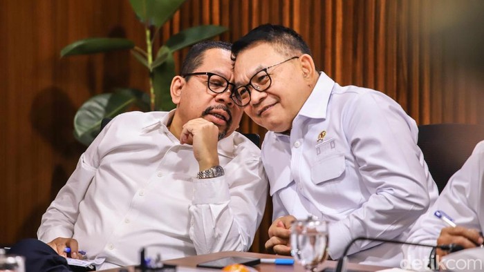 Sejumlah menteri dan kepala lembaga menyampaikan hasil rapat evaluasi Program Makan Bergizi Gratis (MBG) di Kementerian Koordinator Bidang Pangan, Jakarta, Kamis (11/6/2026). Pertemuan tersebut membahas penguatan tata kelola program agar berjalan lebih efektif dan akuntabel.