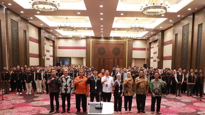 Asisten Perekonomian dan Pembangunan Setda Kabupaten Sidoarjo M Bahrul Amig saat pelepasan petugas Sensus Ekonomi 2026