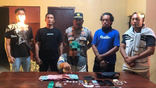 Pengedar sabu yang melibatkan anggota Polri ditangkap anggota Polres Bima, NTB, beberapa waktu lalu. (Dok. Polres Bima)