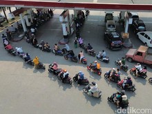 Harga Pertamax Naik Bikin Warga Pindah ke Pertalite, Stoknya Cukup Nggak?