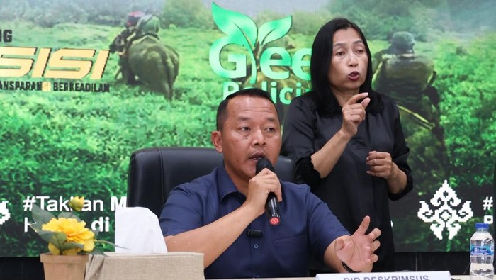 Polda Riau menetapkan dua tersangka kasus pencucian uang terkait perdagangan gading gajah Sumatera, Kamis (11/6/2026).