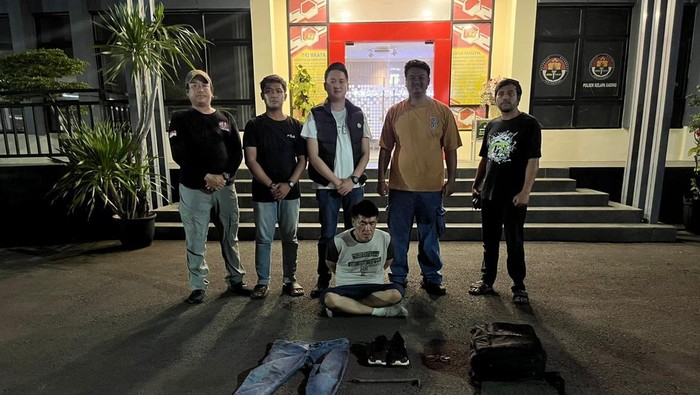 Polisi menangkap pria berinisial EG (54), pelaku pencurian di apartemen wilayah Kelapa Gading, Jakarta Utara (Jakut). (Dok istimewa).