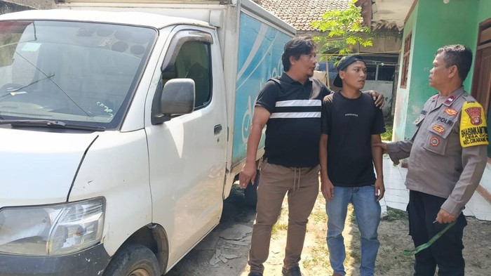 Polisi menangkap sopir bawa kabur mobil di Cikarang (dok istimewa)