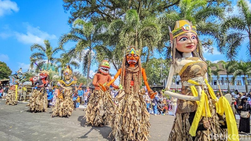 Potret Ragam Seni Budaya Khas Ciamis di Galuh Ethnic Carnival