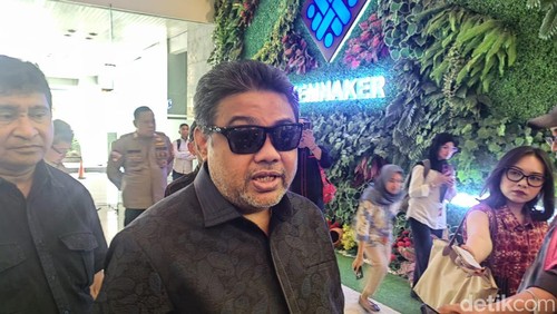 Presiden Konfederasi Serikat Pekerja se-Indonesia (KSPI) sekaligus Penasihat Khusus bidang Ketenagakerjaan dan Kesejahteraan Buruh, Said Iqbal