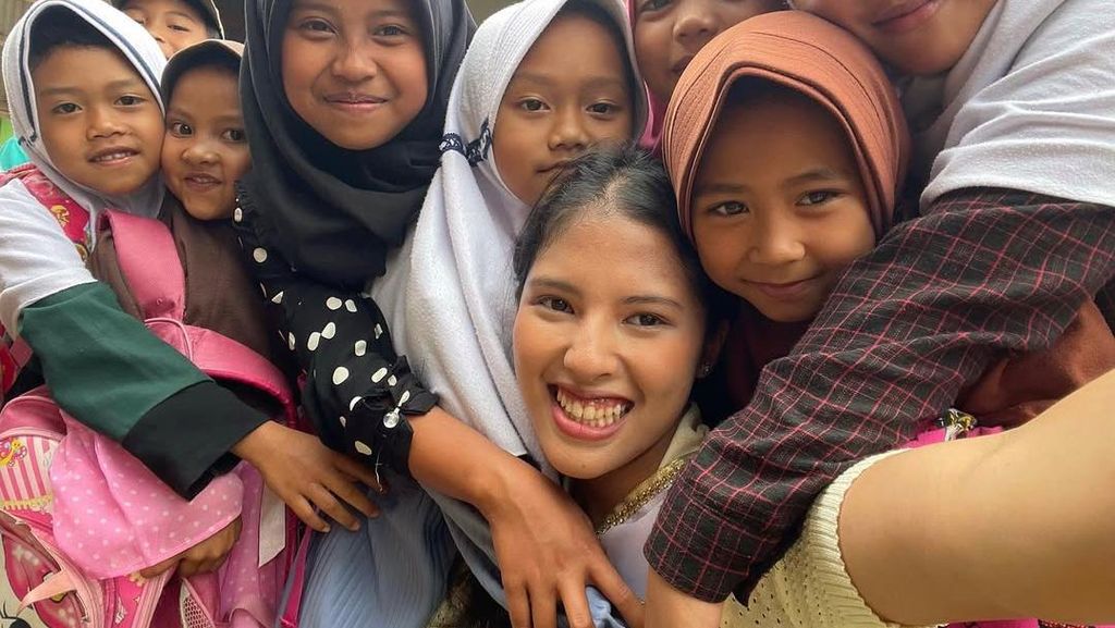 Putri Widhiasari Nikmati Alam Ciwidey, Berbagi Ilmu ke Warlok