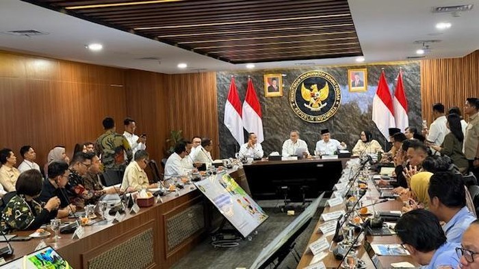 Rapat bahas MBG di kantor Zulhas (Eva/detikcom)